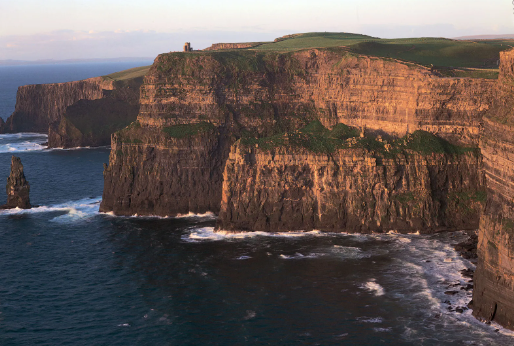 3. Ireland: Quốc gia này có xu hướng thực hiện chính sách đối ngoại hoàn toàn độc lập. Theo chính sách của Ireland, nếu phải tham gia bất kỳ cuộc xung đột quân sự quy mô nào, nước này sẽ phải cần sự chấp thuận của chính phủ và Cơ quan lập pháp Ireland cũng như Liên Hợp Quốc. Ảnh: britannica.com.