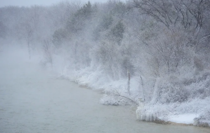 Toàn cảnh nước Mỹ chìm trong băng giá, hơn 90 người chết - Hình 2 Toan canh nuoc My chim trong bang gia, hon 90 nguoi chet-Hinh-2