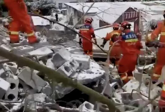 Phó Thủ tướng Trung Quốc Trương Quốc Thanh đã có mặt tại hiện trường chỉ đạo công tác cứu hộ. Hàng trăm người trong khu vực đã được sơ tán an toàn.