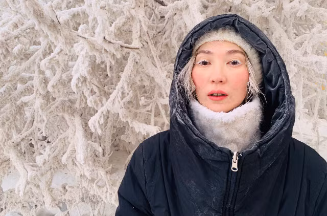 "Đi bộ qua trung tâm thành phố Yakutsk là một trải nghiệm thú vị", Vika Andreeva (ảnh), người điều hành một blog nổi tiếng về cuộc sống ở Yakutia, chia sẻ.