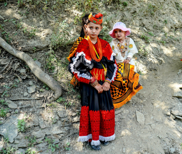 Các em nhỏ Kalash. Ảnh: DC.