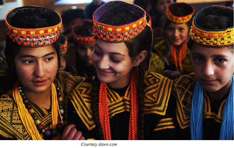 Kalash được coi là bộ tộc thiểu số nhỏ nhất và đặc biệt nhất tại Pakistan. Họ có quan niệm rất cởi mở và tự do về tình yêu và hôn nhân. Ảnh: DC.