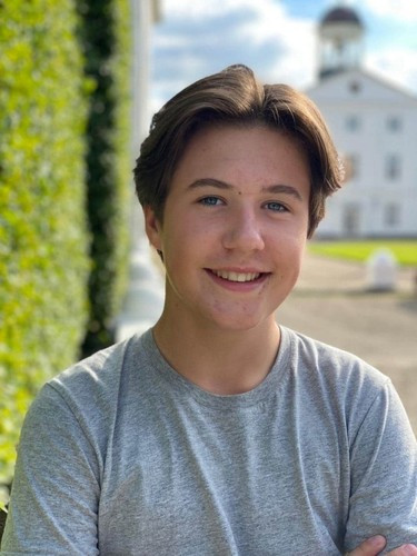 Được biết, Thái tử Christian là thành viên đầu tiên của Hoàng gia Đan Mạch theo học ở một trường công lập. Ảnh: Tumblr.