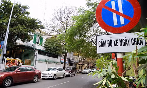 Ha Noi thi diem thu phi trong giu xe qua smartphone