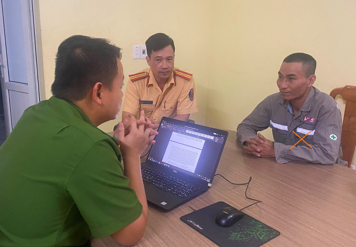 Hai Phong: Bi kiem tra nong do con, lai xe danh thuong tich CSGT