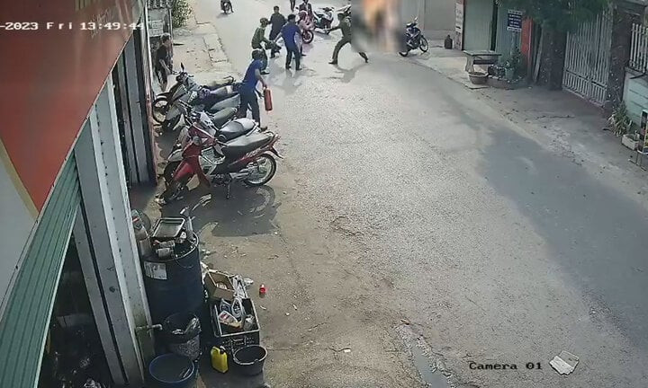 Hải Phòng: Mâu thuẫn, chồng đổ xăng lên người, ôm vợ rồi tự thiêu Hai Phong: Mau thuan, chong do xang len nguoi, om vo roi tu thieu