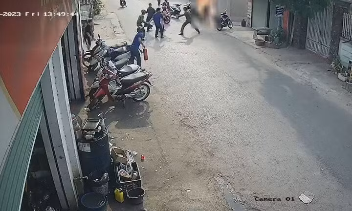 Hai Phong: Mau thuan, chong do xang len nguoi, om vo roi tu thieu