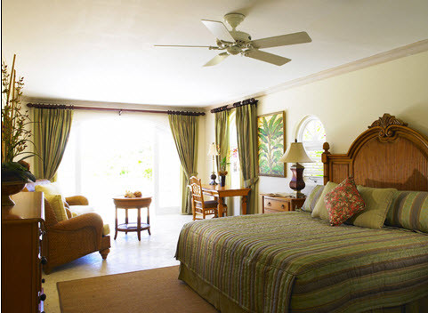 Tuy nhiên, việc sắm quạt trần không đơn giản với những căn hộ nhỏ hoặc có trần thấp. Khi mua quạt cần chú ý đến đường kính cánh quạt sao cho phù hợp. Theo KS Hoàng Minh (Công ty điện cơ Thăng Long): "Đối với các phòng có diện tích từ 10 – 15m2 thì đường kính cánh quạt trần nên trong khoảng từ 1,07m – 1,22m, phòng từ 15m2 trở lên chọn loại kcánh từ 1,32m – 1,52m".