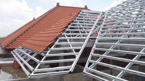 Các loại gạch bọng, gạch 8 lỗ hay gạch chữ U, gạch hourdis... cũng có thể hạn chế sức nóng của trần bêtông mà giá thành mềm hơn rất nhiều các dạng vật liệu công nghệ mới.