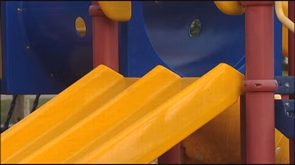 “Đây là vụ việc hết sức đau lòng và bi kịch đối với người mẹ, gia đình của họ và cả lực lượng cảnh sát,” Richardson trả lời phỏng vấn của hãng tin AP vào tối ngày thứ sáu. “Tất cả chúng ta đều muốn tìm ra câu trả lời. Chúng tôi đang nỗ lực hết sức.”