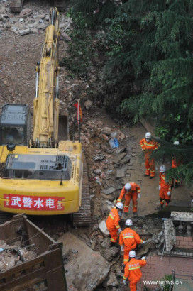 Sap chung cu 9 tang o Trung Quoc, 16 nguoi chet-Hinh-2