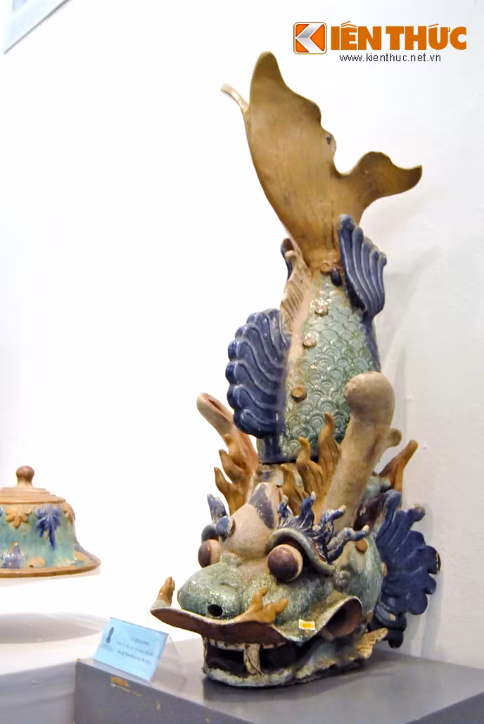 Bên cạnh những cổ vật quý hiếm, triển lãm còn mang tới cho người xem những mẫu gốm Nam bộ với hoa văn tinh xảo.
