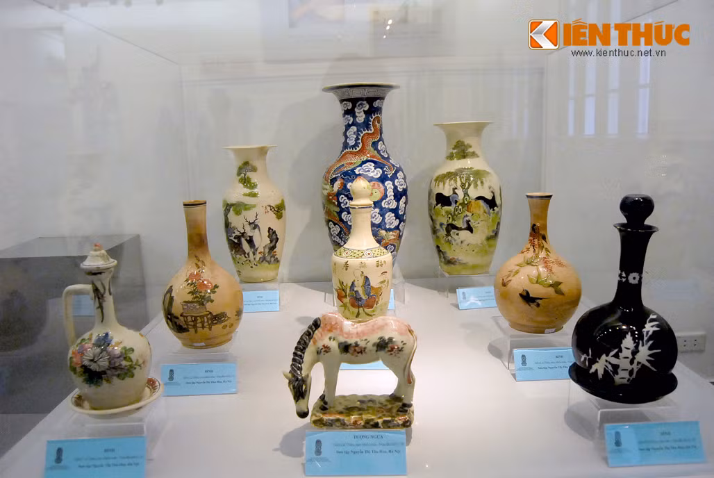 Hiện vật đều được chọn lọc đặc biệt của các lò gốm cổ Nam Bộ như: gốm Cây Mai, gốm Biên Hòa, gốm Thành Lễ, gốm Lái Thiêu...