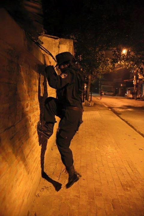 Được biết, nhân vật chính trong bức ảnh không ai khác chính là Phương Anh, quê ở Yên Bái, hiện sống và học ở Hà Nội.