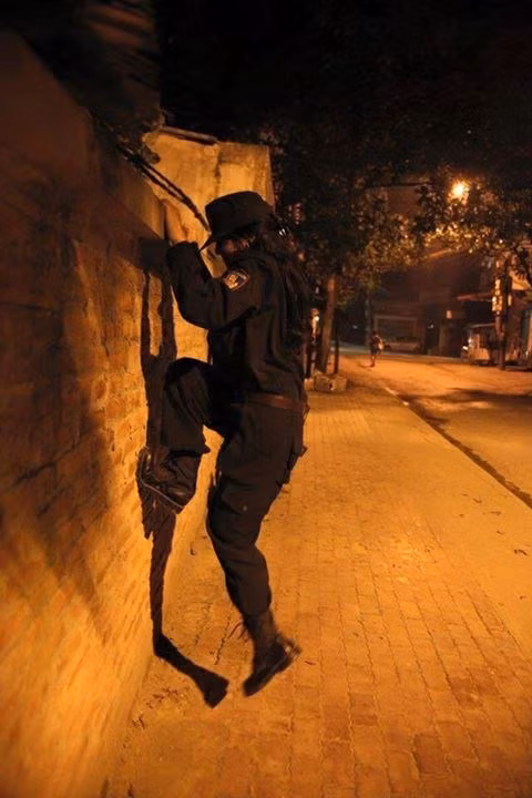 Được biết, nhân vật chính trong bức ảnh không ai khác chính là Phương Anh, quê ở Yên Bái, hiện sống và học ở Hà Nội.