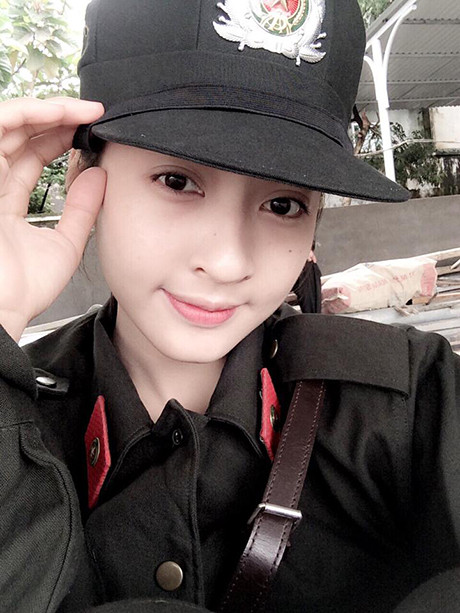 Ngoài giờ học cô bạn còn tích cực tham gia các hoạt động văn nghệ của trường. Cuối tháng 4 tới đây, Khánh Ly sẽ về thực tập tại Công an tỉnh Lạng Sơn.