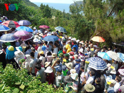 Hon 70.000 nguoi vieng mo Dai tuong dip 30/4-Hinh-3