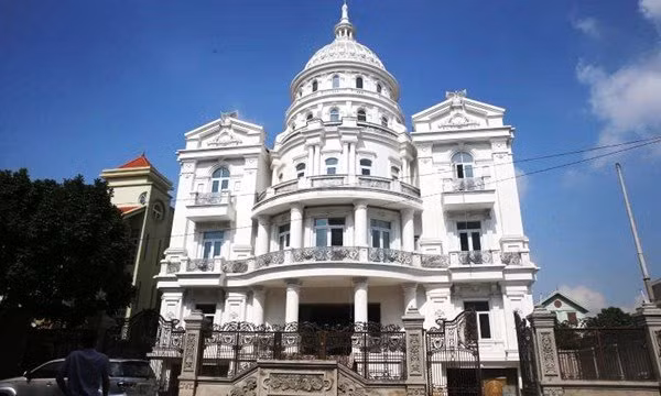 Thuộc hàng cực độc, lạ ở Ninh Bình, một vị đại gia đã không ngần ngại chi hàng chục tỷ đồng xây dinh thự phỏng theo mô hình tòa nhà quốc hội Mỹ.