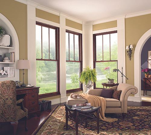 Một căn phòng nên có hai cửa sổ không cùng phía để giúp lưu thông gió. Nhà nhỏ, để có thẩm mỹ mà vẫn đảm bảo lưu thông gió, bạn chỉ cần tạo những ô cửa sổ nho nhỏ, loại cửa kéo một bên hoặc dùng cửa cánh kéo lên, hạ xuống. Tránh bố trí cửa gió vào, và gió ra cùng 1 phía, gió sẽ quẩn, không lưu thông được.