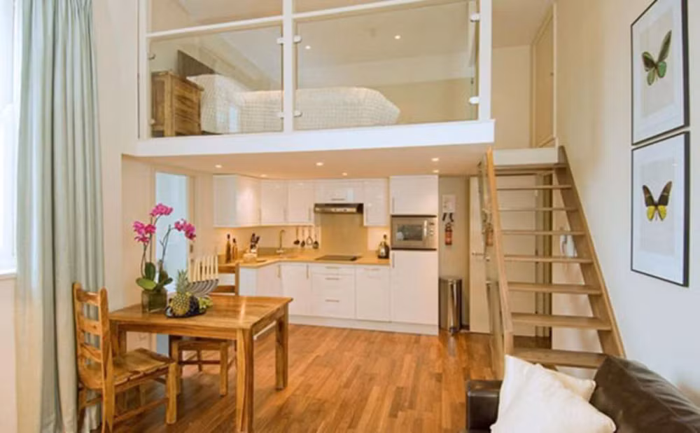 Nếu cần sử dụng điều hoà không khí chống nóng cho nhà, các phòng nên được bố trí sao cho ngôi nhà chia thành các khu vực độc lập. Mỗi khu vực có thể được làm mát tới một nhiệt độ theo ý người sử dụng.