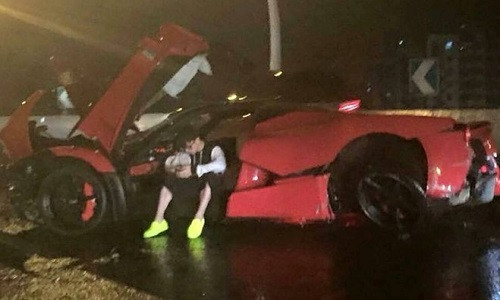 Dam nat sieu xe Ferrari 41,4 ty, thieu gia van binh than