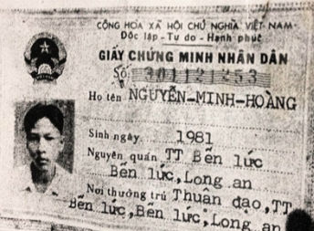 Ban đầu hung thủ khai thấy nạn nhân ở một mình lại gần phòng trọ của của mình nên nảy sinh ý đồ trộm cắp tài sản. Tuy nhiên, khi đang lục lọi đồ đạc thì bị nạn nhân phát hiện, để cản nạn nhân truy hô, tên Mến đã siết cổ nạn nhân đến chết. Ảnh hung thủ dùng chứng minh nhân dân giả - tên Nguyễn Minh Hoàng để đăng ký tạm trú.