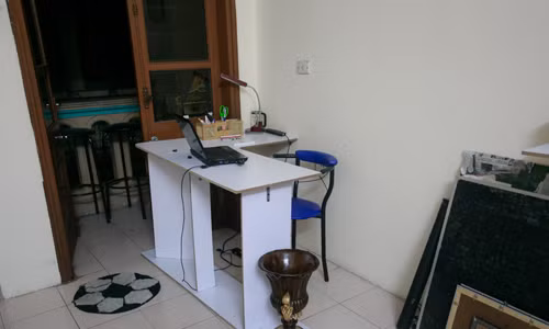 Một góc phòng nhỏ là nơi Diễm Hằng làm việc.