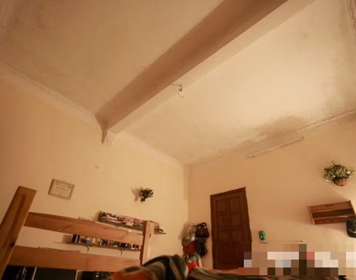 Không có nhà cao, cửa rộng, nội thất đắt tiền, song Diễm Hằng từng chia sẻ cô sống rất thoải mái và vui vẻ. Giai đoạn ở nhà trọ chật hẹp này giúp cô suy nghĩ và cố gắng ổn định lại cuộc sống.