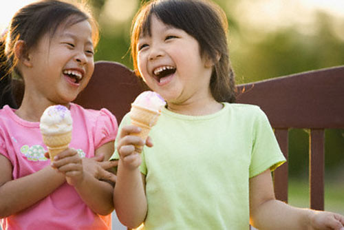 Đưa trẻ đi ăn các món khoái khẩu, món giải nhiệt hè (chè, kem)... tại Hà Nội.