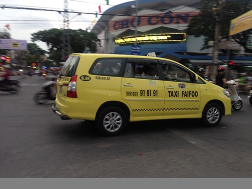 Vạ vật chờ cáp treo lên “tiên cảnh” Bà Nà Hills - Hình 5 Va vat cho cap treo len “tien canh” Ba Na Hills-Hinh-5