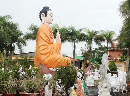 Cho đến tận năm 2013, nhờ sự sắc sảo và tài kinh doanh bà Diệu Hiền cùng chồng "hồi sinh" khu du lịch rộng hơn 10ha này trở nên hoành tráng và hút khách.