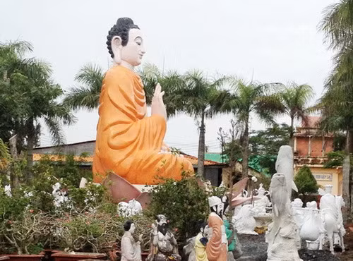 Cho đến tận năm 2013, nhờ sự sắc sảo và tài kinh doanh bà Diệu Hiền cùng chồng "hồi sinh" khu du lịch rộng hơn 10ha này trở nên hoành tráng và hút khách.