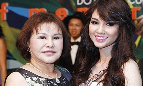 Gần đây, MC Quỳnh Chi chia sẻ khá nhiều vấn đề riêng tư về đổ vỡ hôn nhân và mối quan hệ của cô với mẹ chồng - nữ đại gia thủy sản Diệu Hiền. Nhiều người biết đến bà là người phụ nữ quyền lực trong gia đình và thành công trong kinh doanh, không ít dấu ấn đánh dấu cái tên đại gia Diệu Hiền trở nên "nổi như cồn".