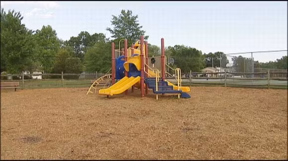 Người mẹ hiện đã được đưa tới bệnh viện để tiến hành đánh giá sức khỏe.