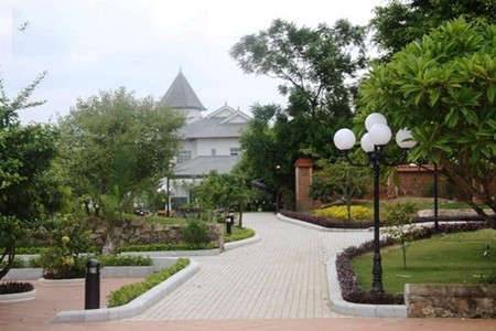 Cơ ngơi có một không hai này là chốn đi về bình yên của vị đại gia vào những ngày cuối tuần.