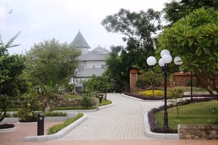 Cơ ngơi có một không hai này là chốn đi về bình yên của vị đại gia vào những ngày cuối tuần.