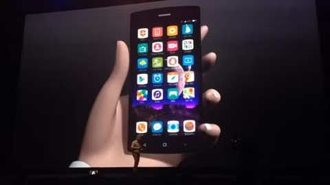 Bphone trang bị chip Snapdragon 801, lõi tứ với tốc độ 2,5GHz, RAM 3 GB.