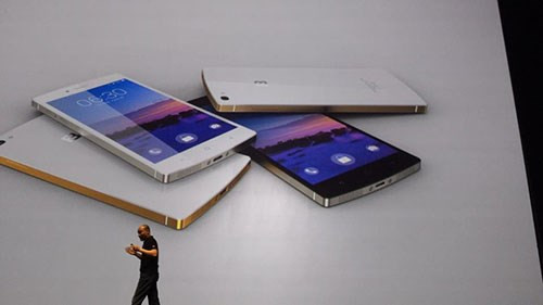 Bphone sẽ có 3 phiên bản bộ nhớ là 16GB - 64GB - 128GB. Ảnh: Thành Luân.