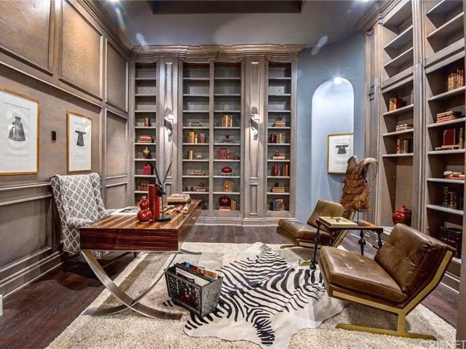 Một vài căn phòng có lối thiết kế khá kỳ dị.