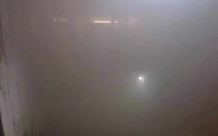 Ha Noi: O to boc chay ngun ngut duoi ham xe cau lac bo Beer Vuvuzela