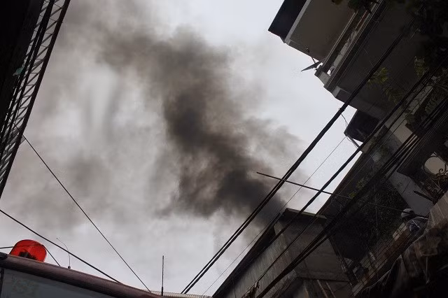 Ha Noi: Chay nha o pho co lam 2 nguoi thuong vong