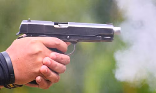 Quang Ninh: 3 doi tuong dung sung, xong vao nha ban trong thuong nguoi dan