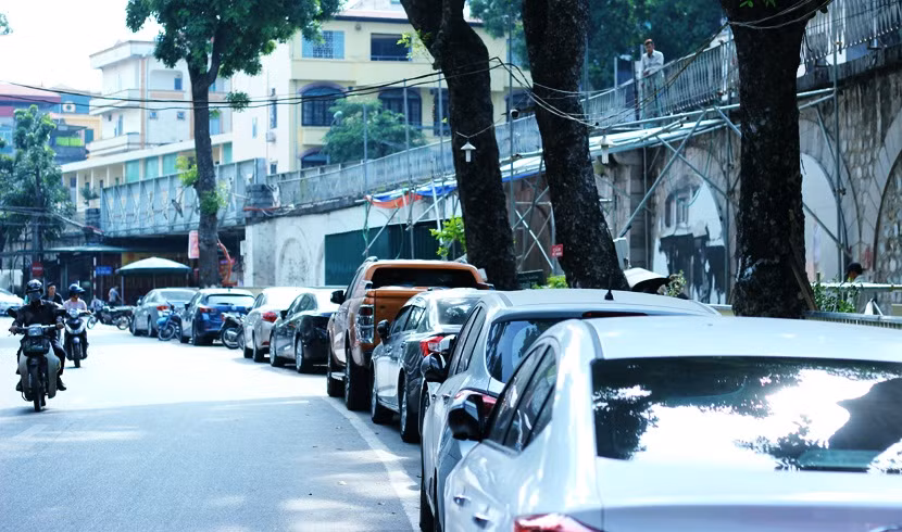 Theo tìm hiểu được biết, giai đoạn 2 của dự án "Bích họa phố Phùng Hưng" sẽ tác động đến các cổng vòm từ đoạn phố Phùng Hưng đến phố Hàng Cót (mở vòm để phục vụ không gian văn hóa của Hà Nội). Giai đoạn 3 sẽ tác động vào các cổng vòm từ Cửa Đông đến phố Lê Văn Linh.