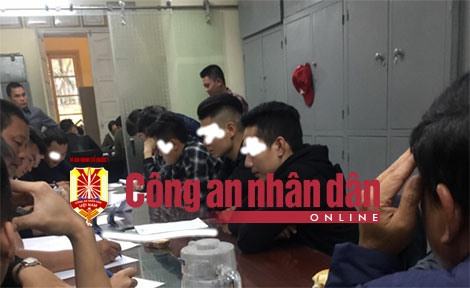 Các đối tượng tại cơ quan công an.