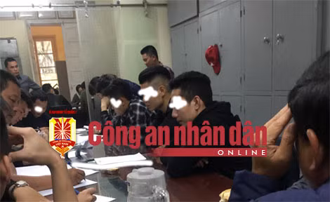 Các đối tượng tại cơ quan công an.