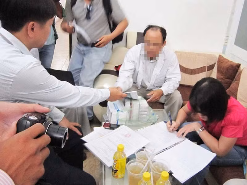 Vach mat 17 phong kham Trung Quoc thuong xuyen bi khieu kien