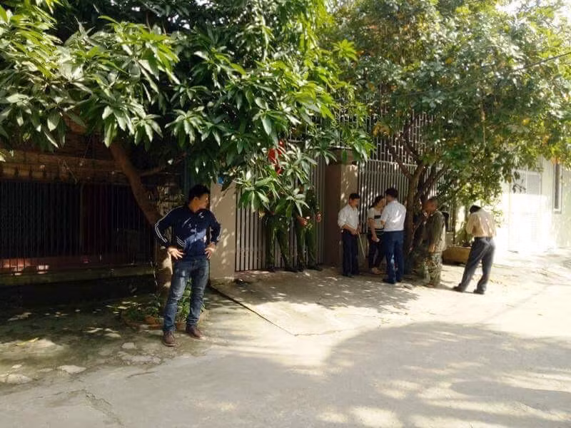 Bang hoang phat hien hai vo chong nam bat dong voi vet cat tren tay