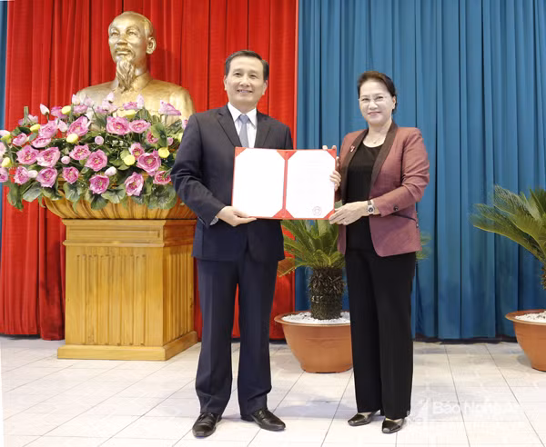 Hai Pho bi thu Tinh uy duoc dieu dong ve Trung uong