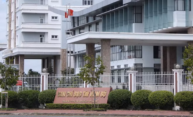 Buoc thoi viec mot Pho vu truong o Ban Chi dao Tay Nam Bo