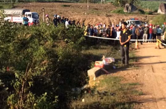 Ga hang xom dem phi tang xac nan nhan duoi cong